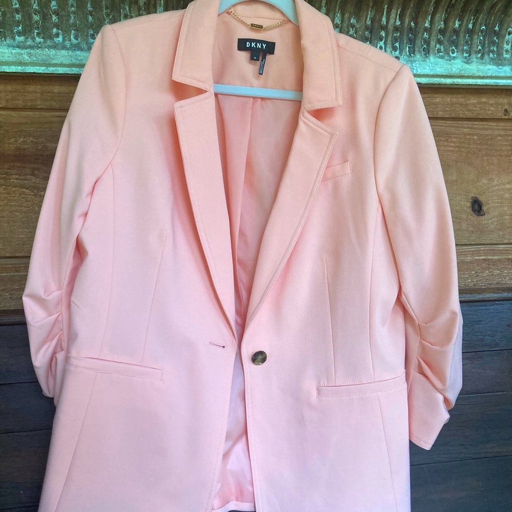 SPRING lightweight pink DKNY Blazer with comfy fit and scrunched 3/4 sleeve